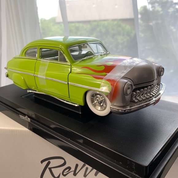 Die Cast Ford Custom Collectable Edsel Ford sig - Picture 12 of 16